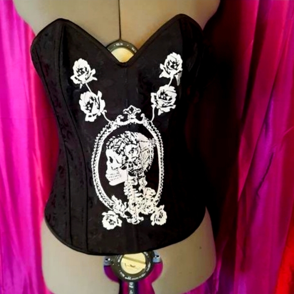 bedroom stories Tops - Beautiful & rare skull cameo corset top by bedroom stories!